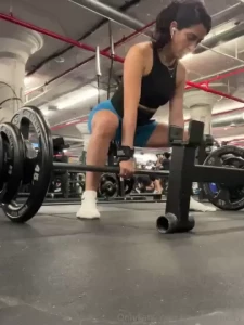 Just sumo deadlifted 205 lbs twice again today i m trying to start