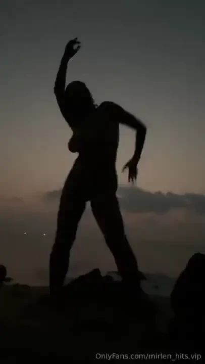 Can you tell from my silhouette how much clothing i have on 