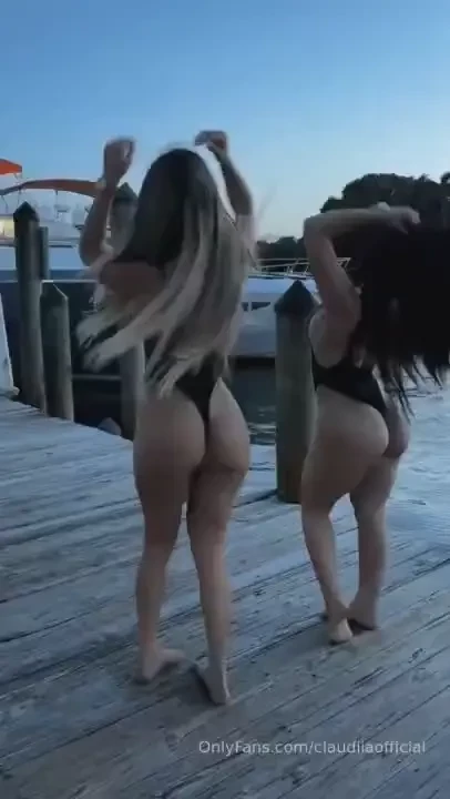 My friends are hot enough for any threesome open your dm s for proof 