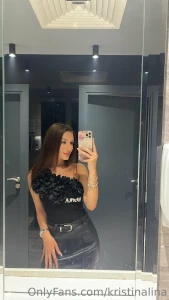 Wanna know what s not in this pic the handprints on the glass