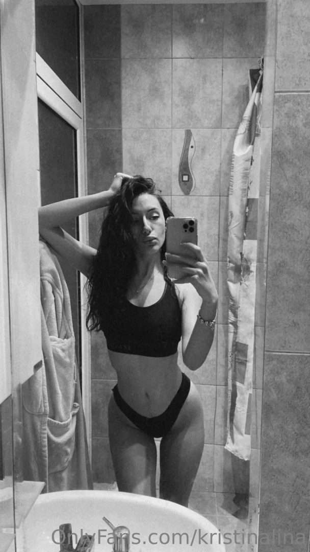 Look at this pretty little body begging for your touch wanna come 