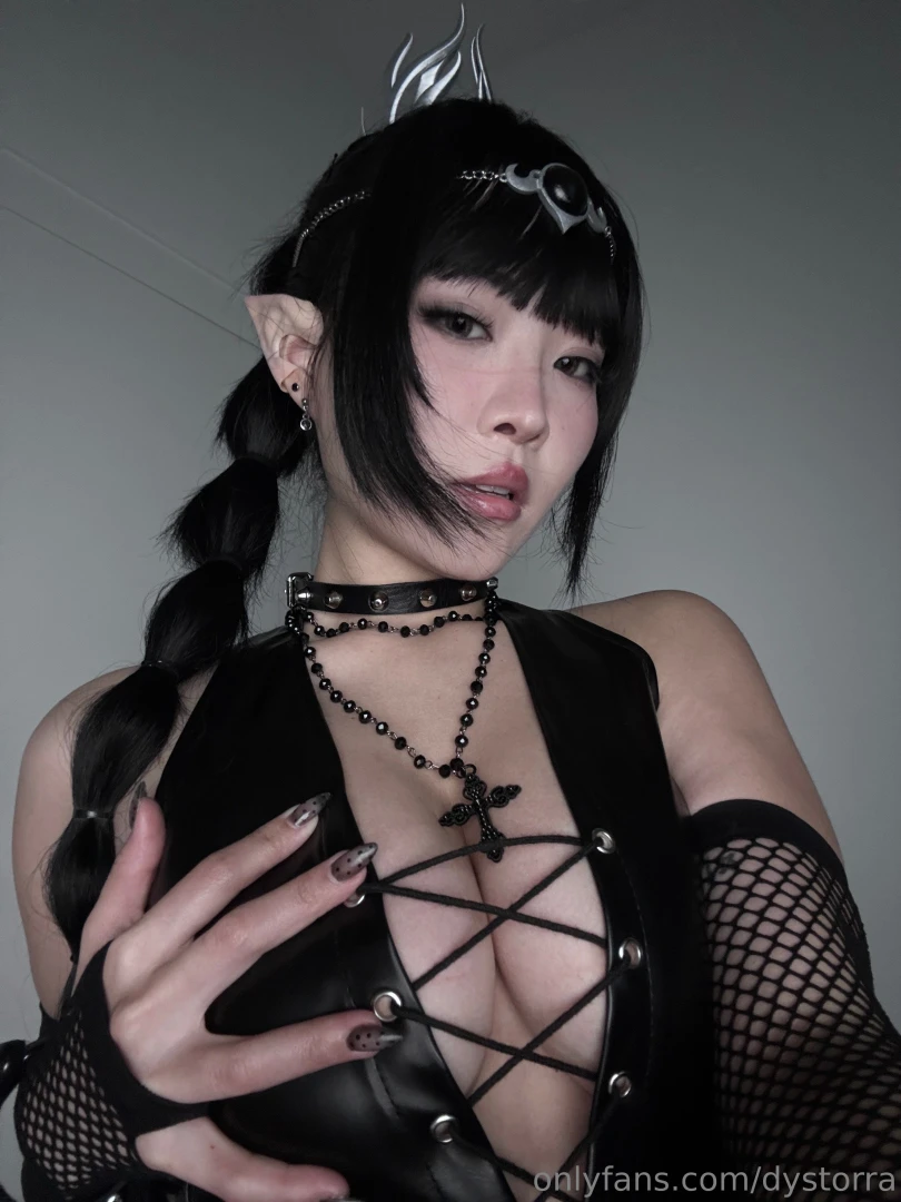 Do not fear goth shadowheart is here this cosplay has been on my list part 2 