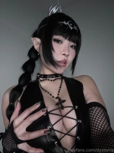 Do not fear goth shadowheart is here this cosplay has been on my list part 2