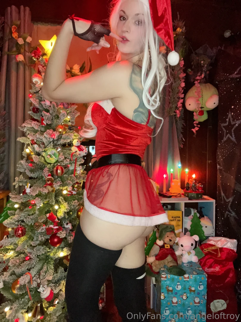 Sqweaks what will you get me for christmas i ll wear it for you cook part 3 