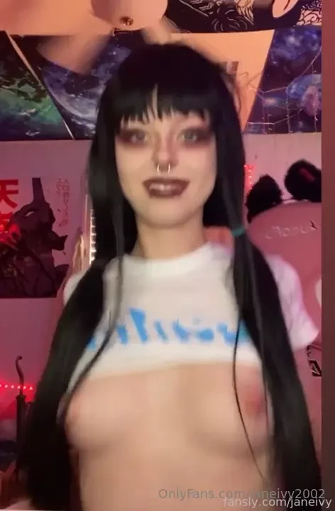 Showing off my tits in a reeeally short shirt 2021 