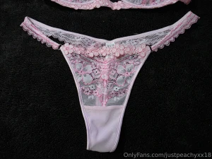 Omg omg omg omg this set is so cuuuuute only have them fot the next 7 part 2