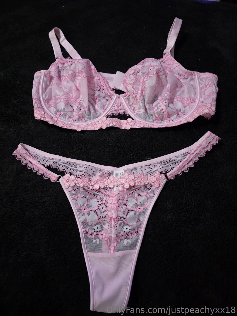 Omg omg omg omg this set is so cuuuuute only have them fot the next 7 