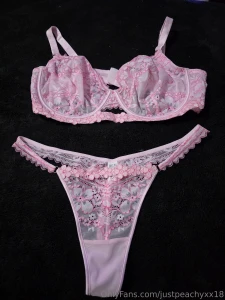 Omg omg omg omg this set is so cuuuuute only have them fot the next 7