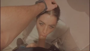 I was so horny in the train the recepcionist found me and i cant