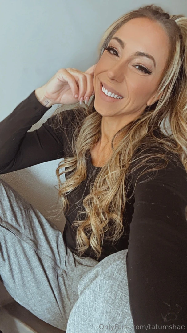 Good morning lovelies hang out w me on cb this morning i ll be live 