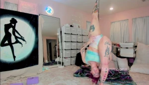 Purchase this chill pole dance flexibility class with spinninshae to