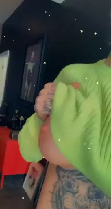 Want to see more of this ass and tits check your dm s for the vid i 