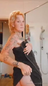 I m sick of lifting this towel to show come lift it yourself