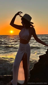 The sea always seems endless but in fact it knows the limits the shore