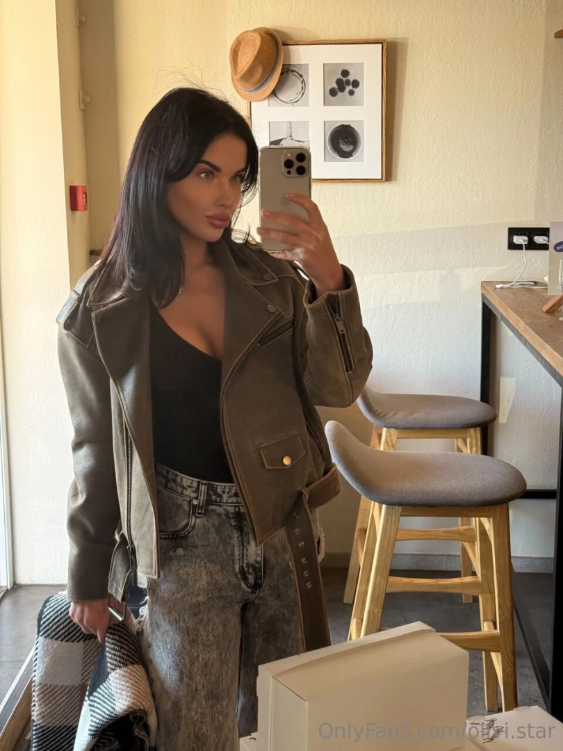 I started the week in a cheeky mood i put on a leather jacket and 