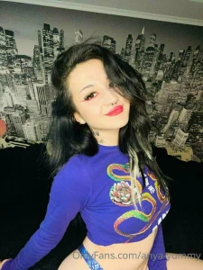Those red lips want to be on your body how long would my fingerprint