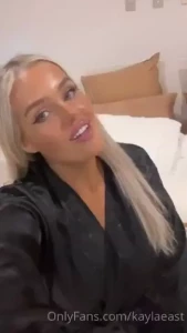 I m going live with my hot friend