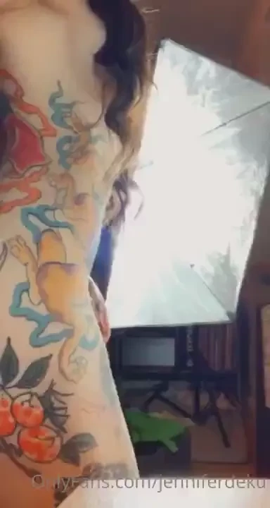 Here s my butt wiggling t aint no big thing well i mean i guess it s 