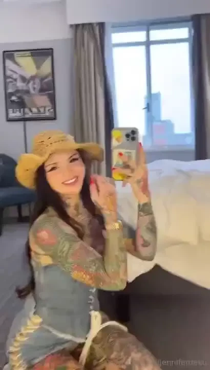 Howdy imma send you a ppv in a sec after i ve replied to my dms i hope 