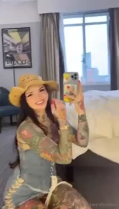 Howdy imma send you a ppv in a sec after i ve replied to my dms i hope