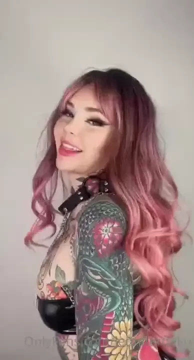 Just thirty seconds of me looking like a snack before the naughty shit 