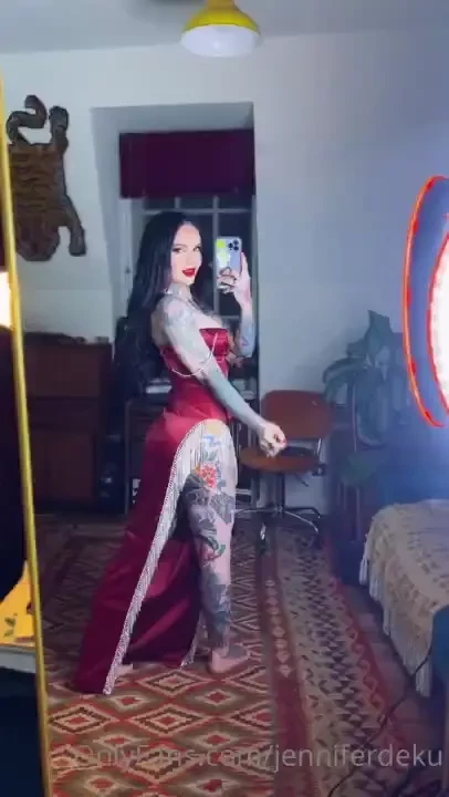 Yo how classy do i look really playing up to that british girl thing 