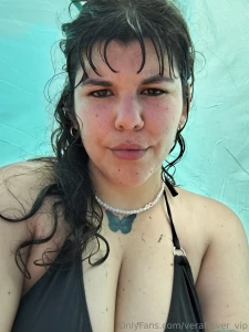 Hey hey hey i m on vacations