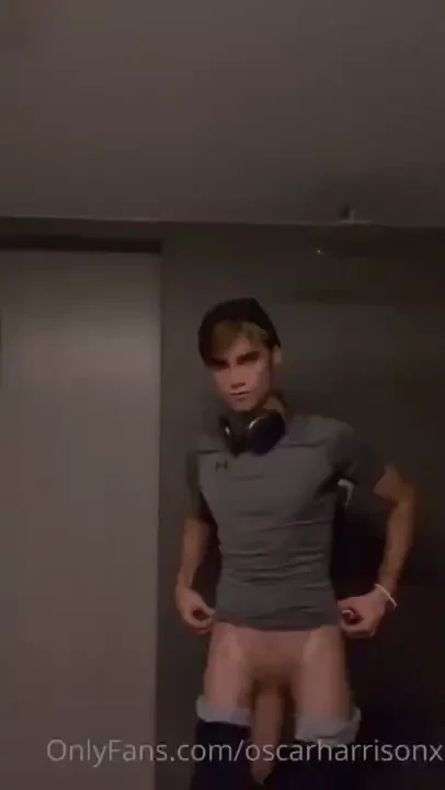 Imagine fucking in the gym restroom i get so horny after my workout 