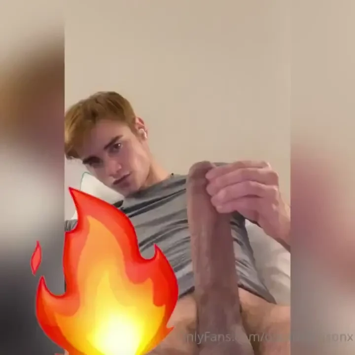 Hello i had to cover my sweaty armpit with the emoji 