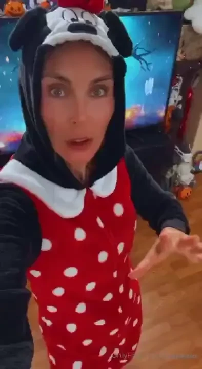 No one loves halloween more than me 