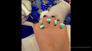 Happy tuesday toes i went with black gel polish today with gold