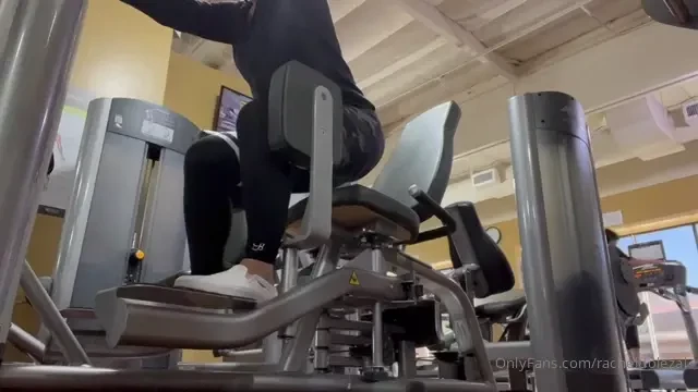 So excited to share this glutes workout with you today i am loving 