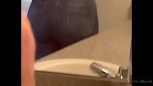 Happy humpday time for a booty check in these jeans