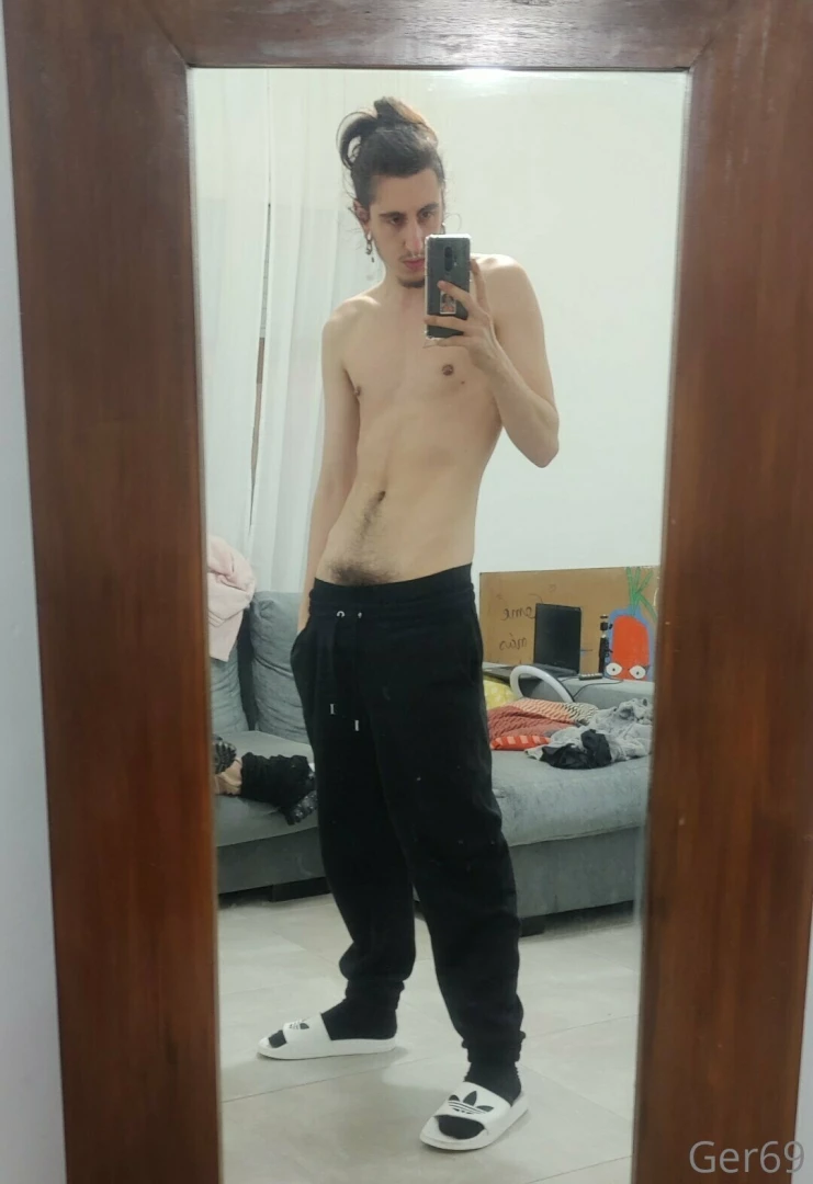 Check him out horny bi kink friendly 23yo custom vids amp pics with 