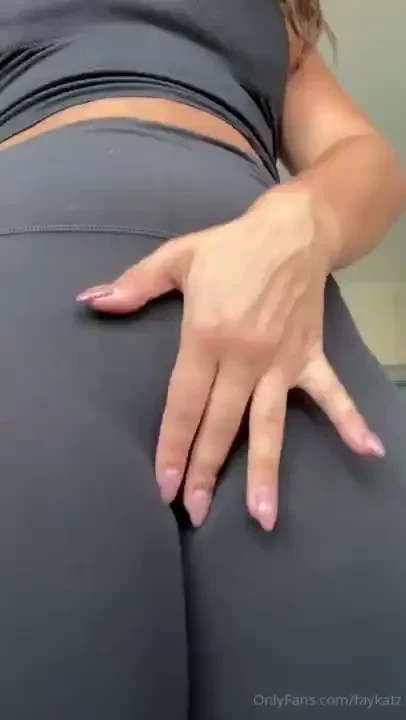 Let s face it seeing a cameltoe in tight leggings at the store is 