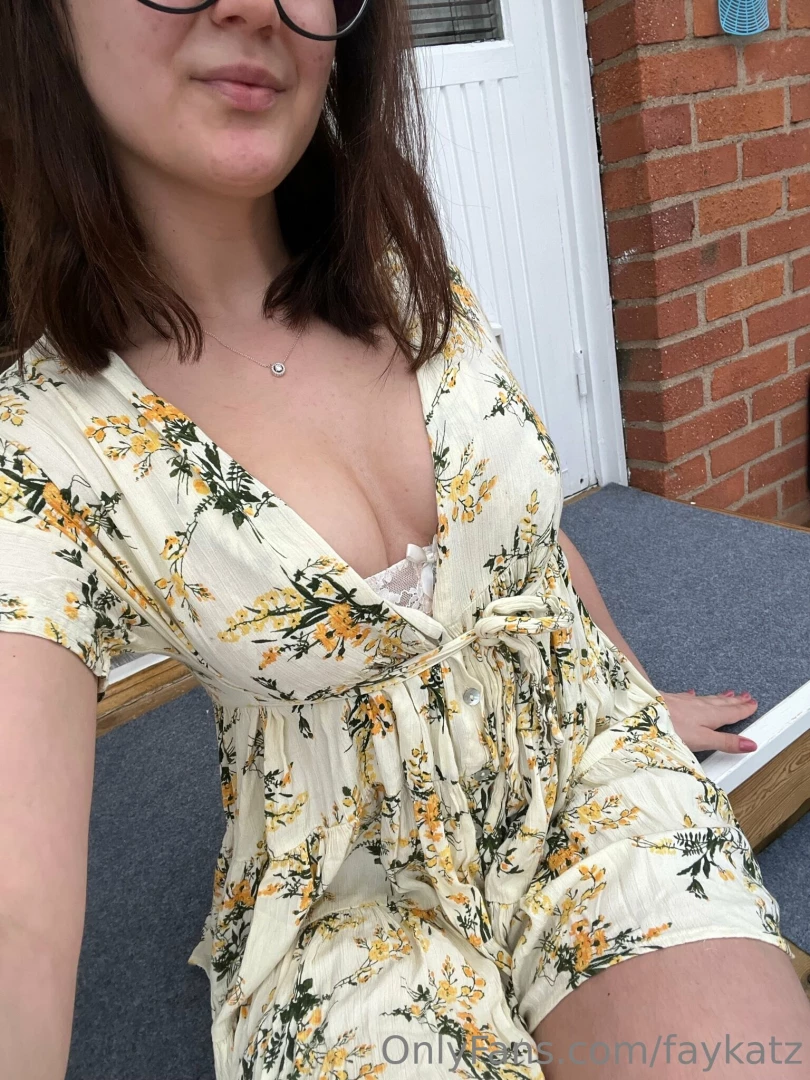 Just the favourite summer dress again are you enjoying my boobs in it 