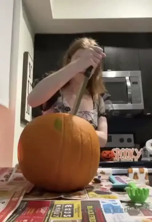 Carve a pumpkin with me glitch at the beginning should be fixed 