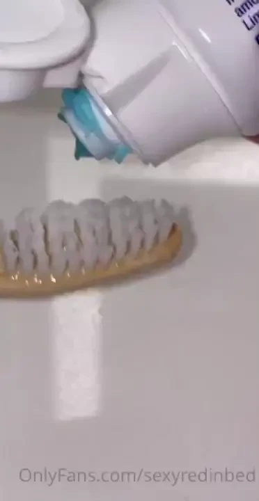 Just a quick vid of me getting undressed before hopping the shower i 