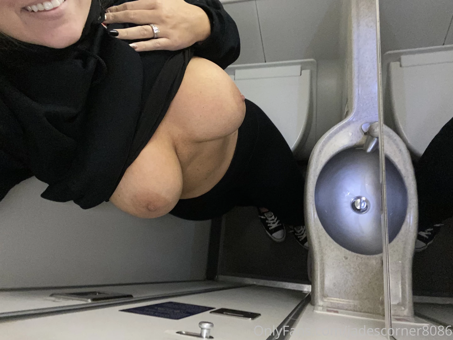 I think everyone can enjoy airplane selfies part 1 