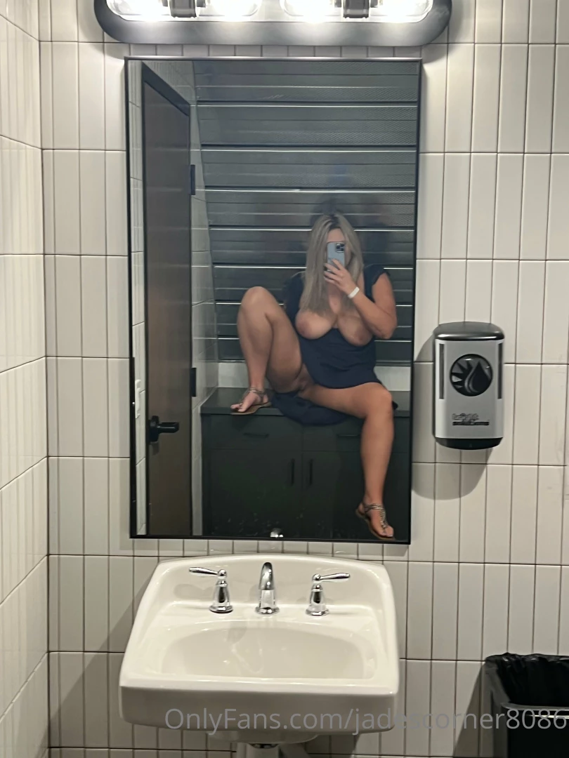 I found the perfect bathroom for us to fuck in part 1 