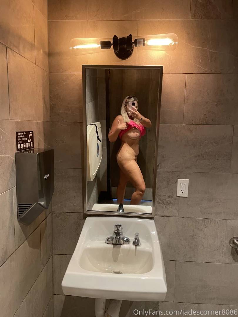 Starbucks bathroom selfie 