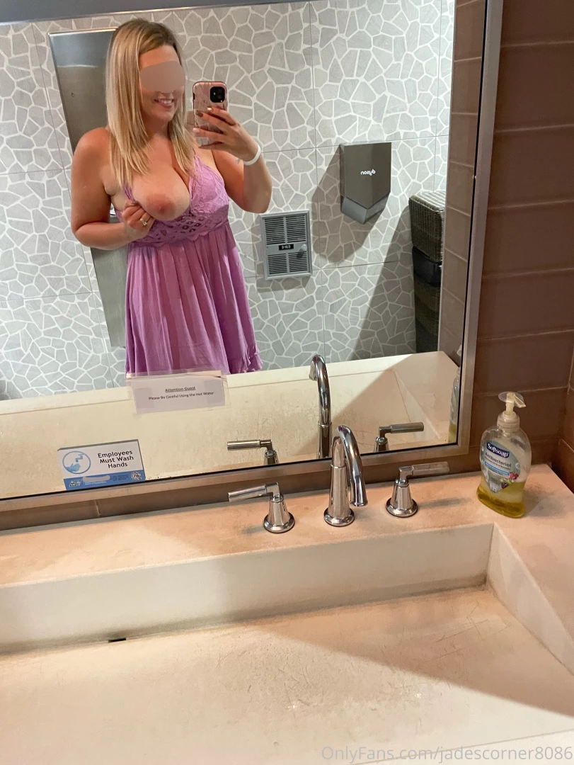 Let s fuck in the restaurant bathroom while i wait for my drink 