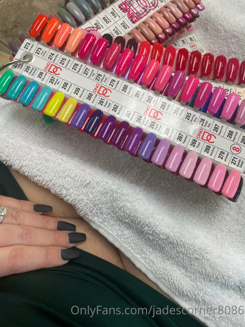 No panties on while i get my pedicure 