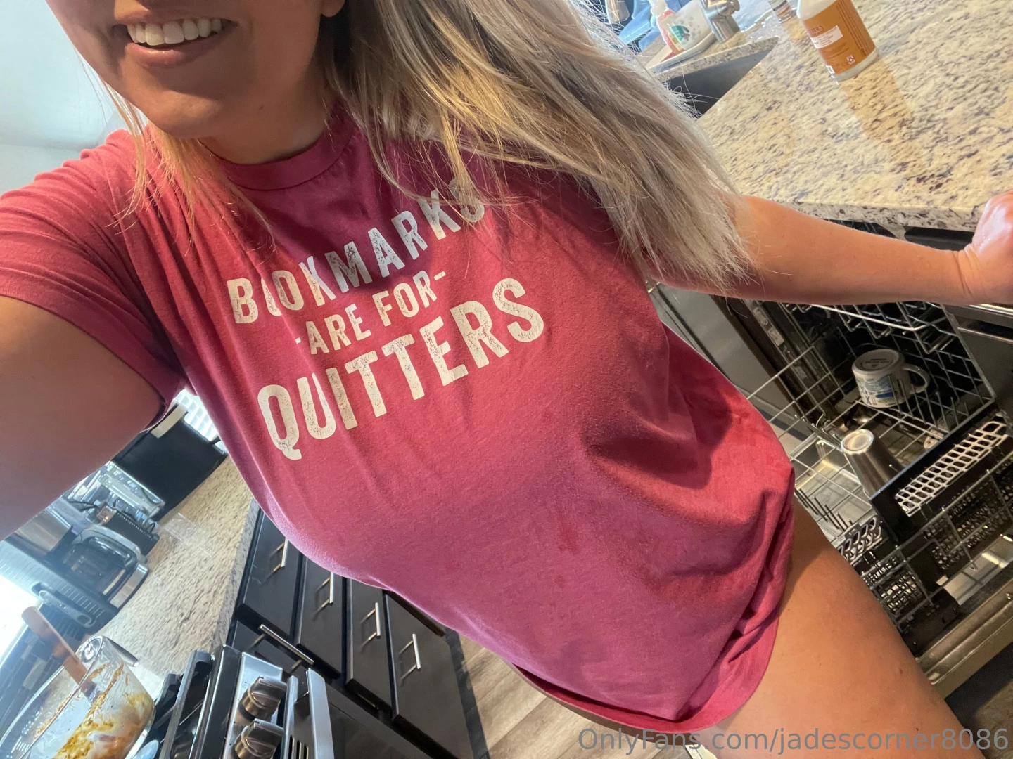 Swipe to see tits but fun fact i love to read the smuttier the better 