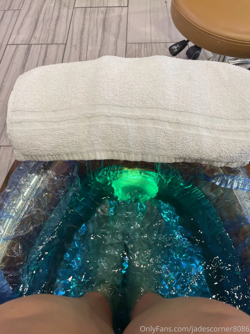 It s pedicure time for y all you feet lovers 