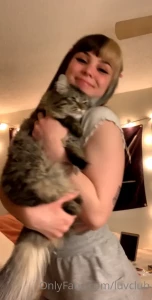 Hi bunnies here s a video of me dancing with my cat incase you missed