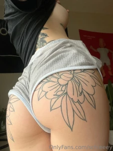 Good morning look how cute my booty is going to be editing a latex