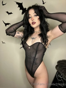 I feel so fancy n elegant with these gloves on 3