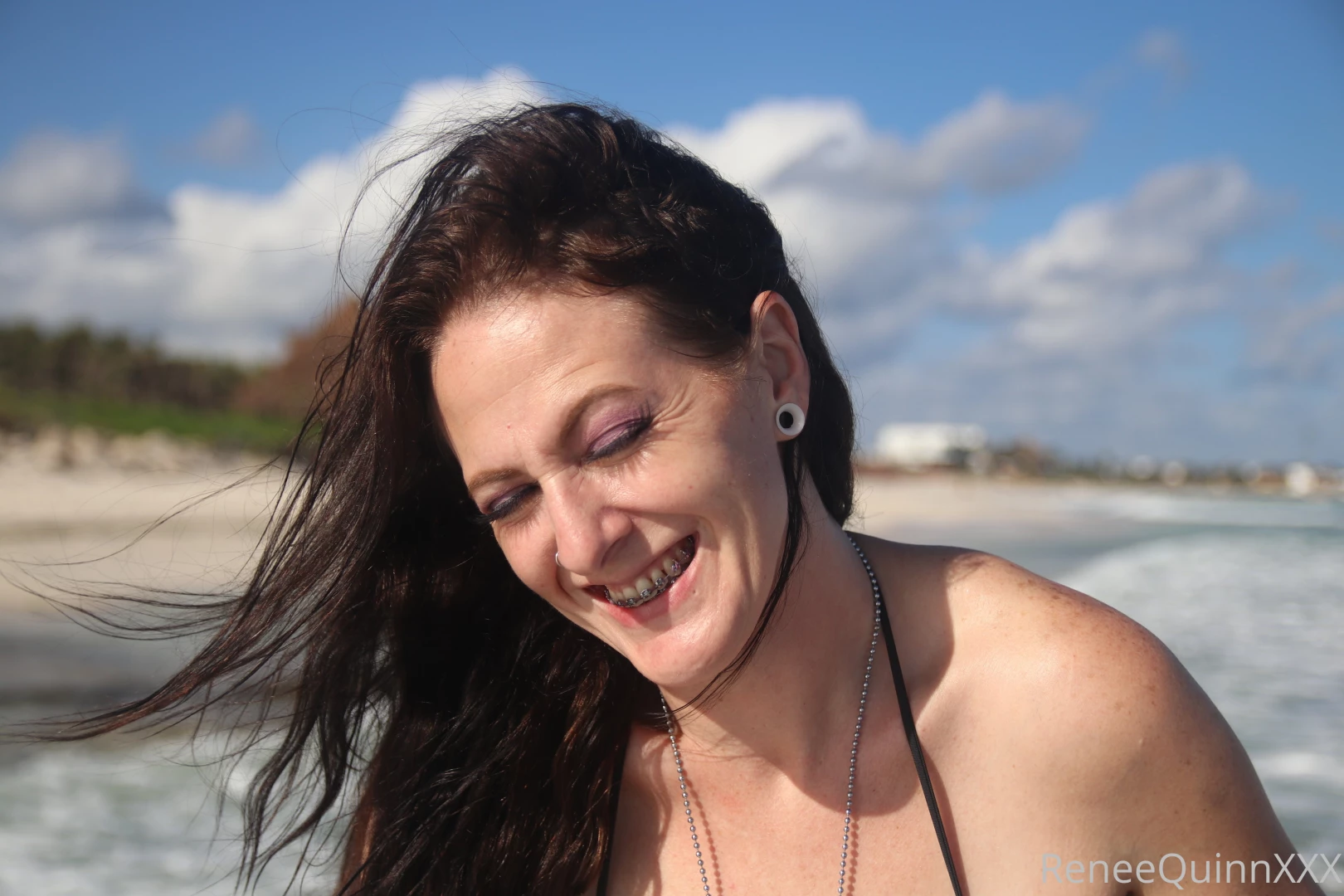 I have no idea how my settings got all fucked up but i just went in 