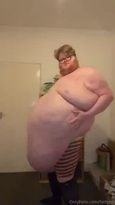 Moving and jiggling showing off my fat whilst moving around a bit